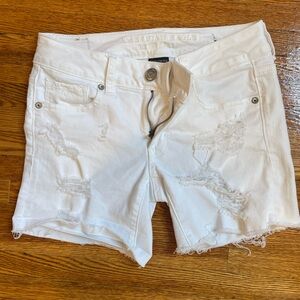American Eagle Women’s Super Stretch White Midi Shorts